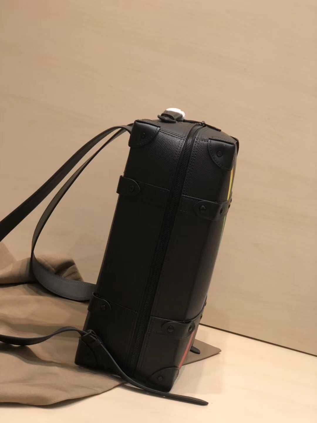 LV M30337 Soft Trunk 彩虹X图案小号双肩包