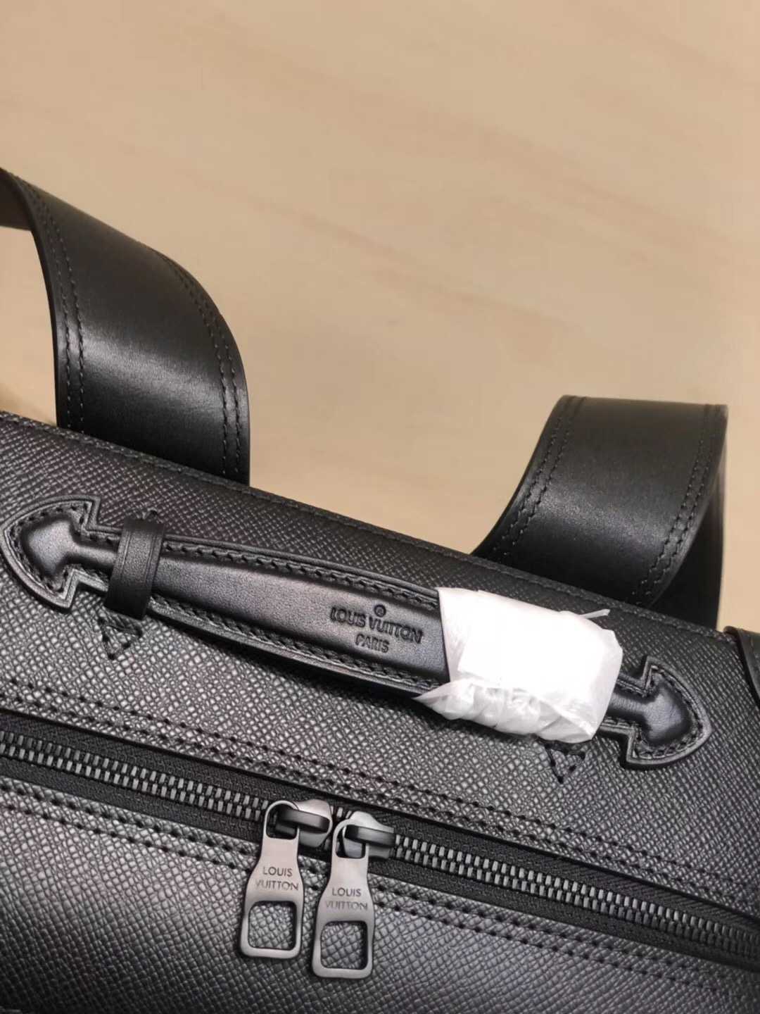LV M30337 Soft Trunk 彩虹X图案小号双肩包