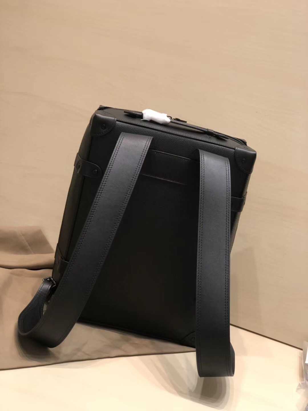 LV M30337 Soft Trunk 彩虹X图案小号双肩包