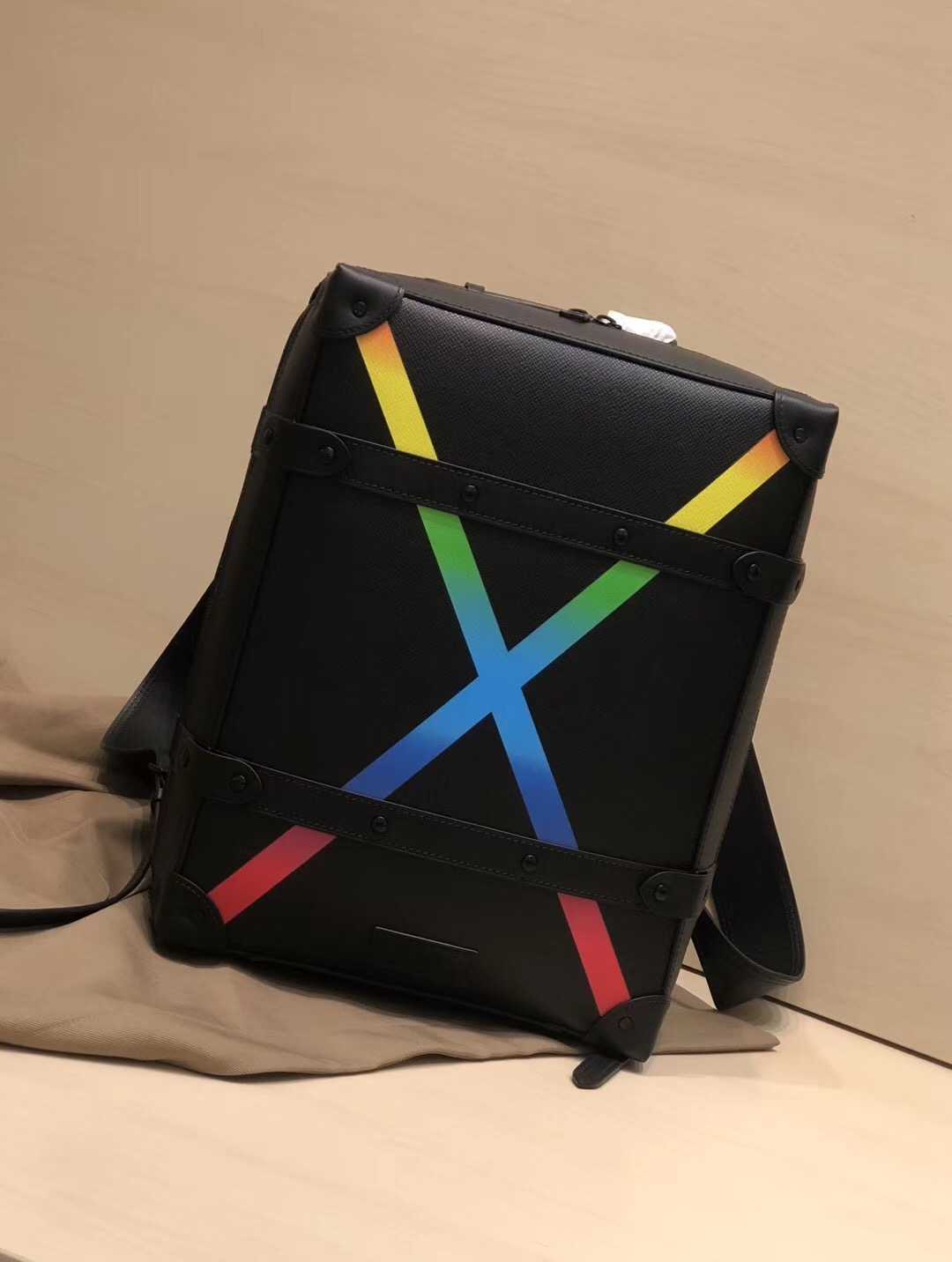 LV M30337 Soft Trunk 彩虹X图案小号双肩包