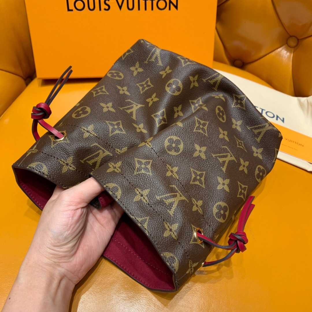 LV M43445 多功能经典老花Noé收纳袋