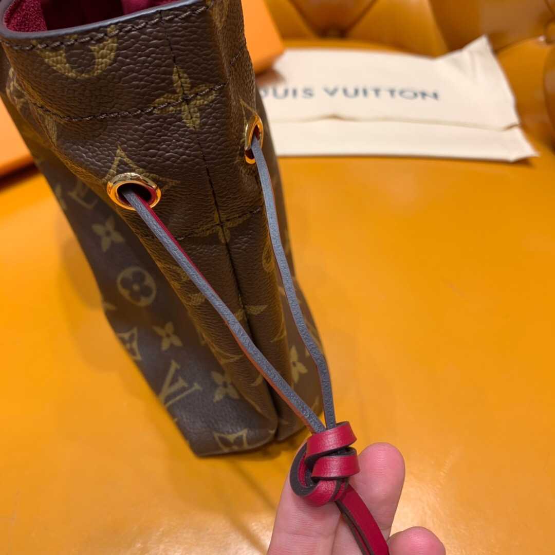 LV M43445 多功能经典老花Noé收纳袋