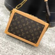 LV M44660 2019新款SOFT TRUNK手袋 男士盒子邮差包