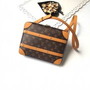 LV M68494 2019新款SOFT TRUNK老花小号邮差包