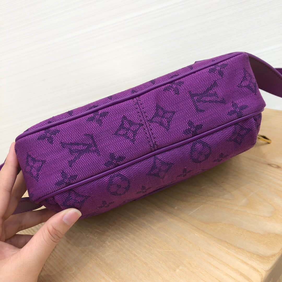 LV 2019新款紫色牛仔布Outdoor腰包胸包 M44624