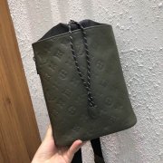 LV M44633 M44634 小牛皮Chalk单肩包抽绳包胸包