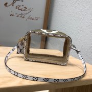 LV M67610 2019新款绿色海滩手拿包