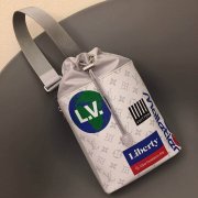 LV M44629 M44625 2019新款Chalk 抽绳单肩包