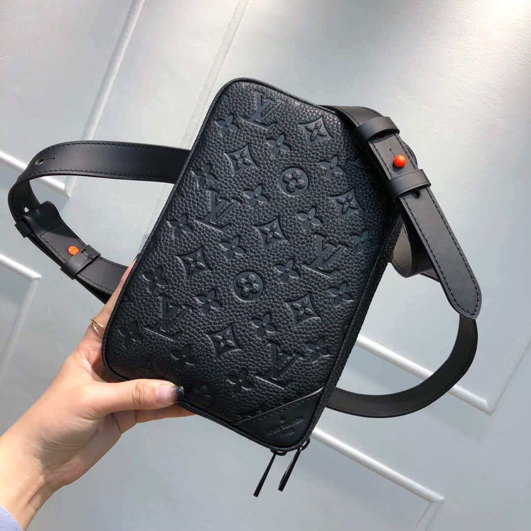 LV M53298 黑色牛皮Utility Side工装包