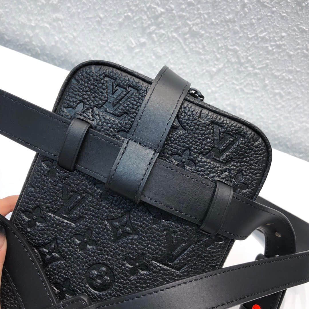 LV M53298 黑色牛皮Utility Side工装包