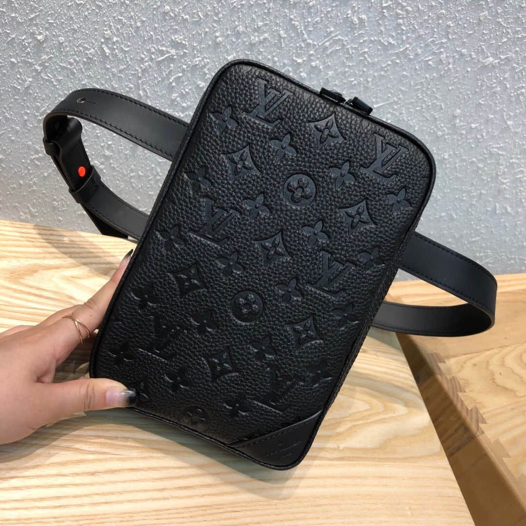 LV M53298 黑色牛皮Utility Side工装包