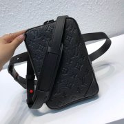 LV M53298 黑色牛皮Utility Side工装包