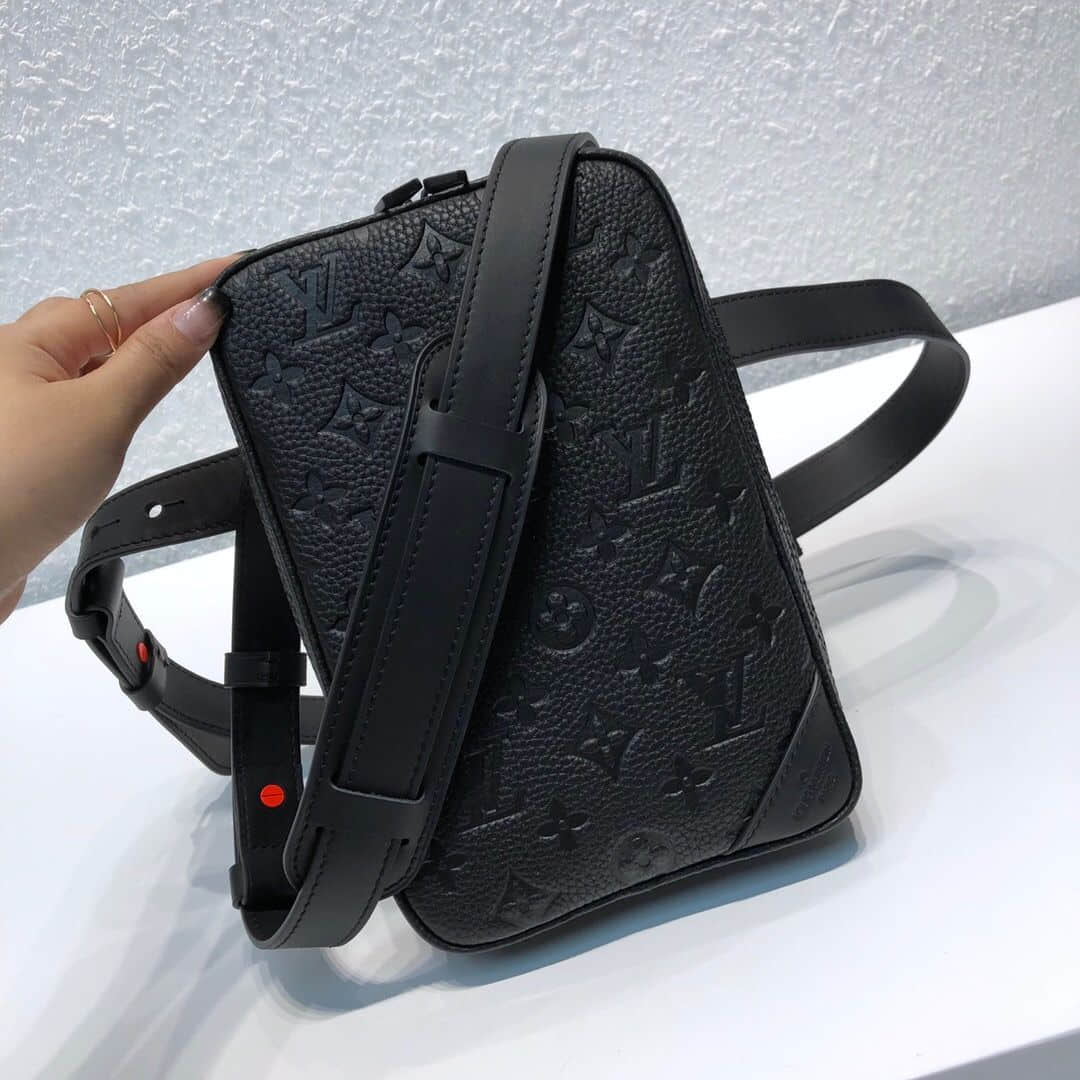 LV M53298 黑色牛皮Utility Side工装包