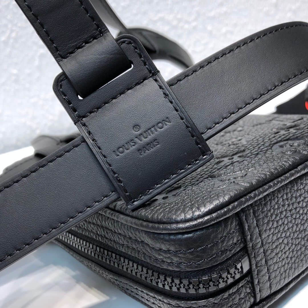 LV M53298 黑色牛皮Utility Side工装包