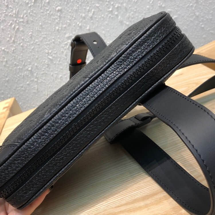 LV M53298 黑色牛皮Utility Side工装包