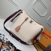 LV M53584 Lockme Bucket 手袋水桶包