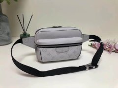 LV M30247 白色限量版Outdoor腰包胸包