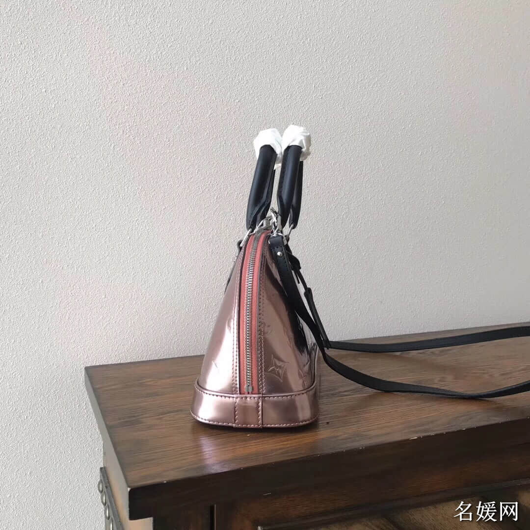 LV/路易威登 18新款 压花亮面漆皮 Alma BB手袋 M90485