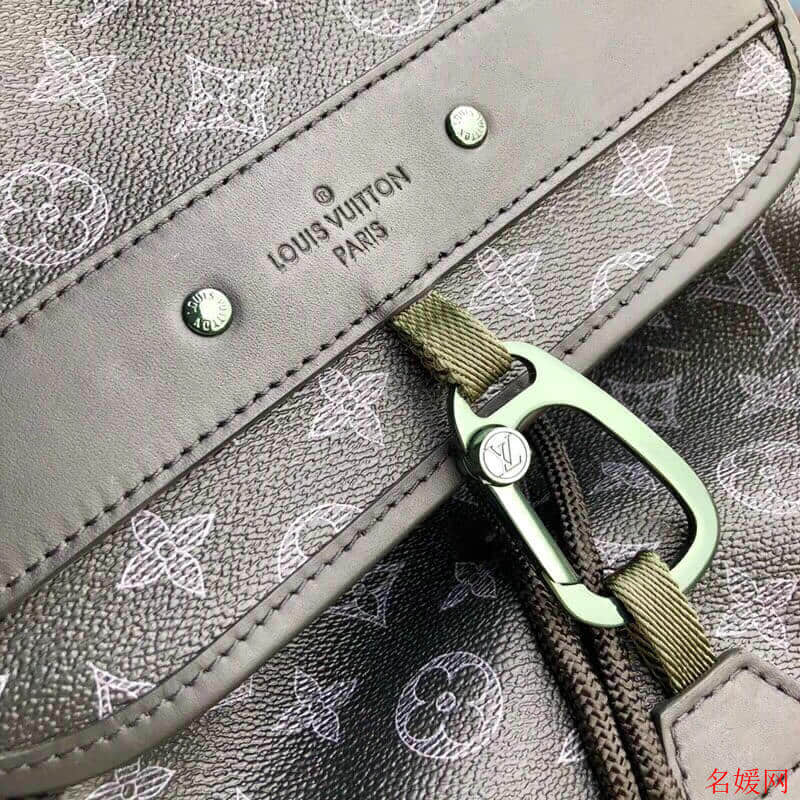 LV/路易威登 18新款SKP店 金属饰件装饰涂层帆布Discovery双肩包 M43694