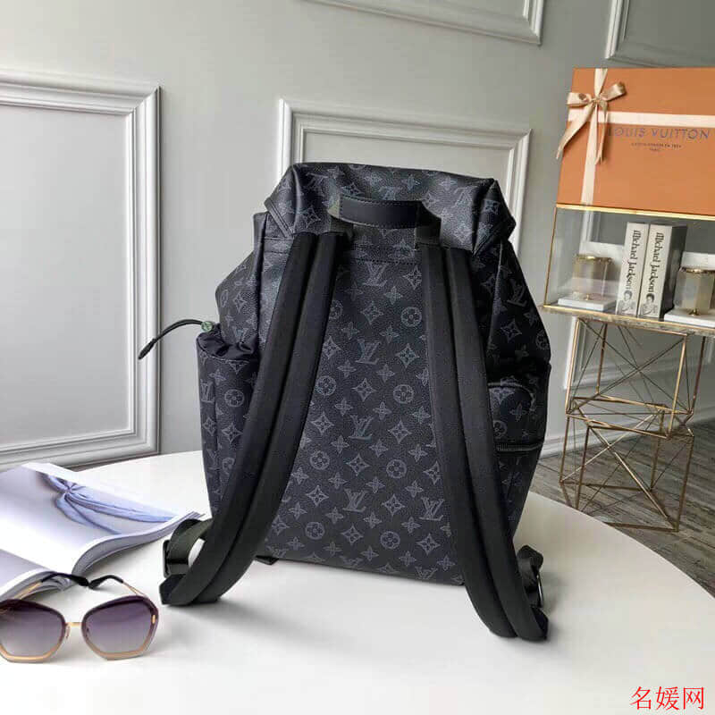 LV/路易威登 18新款SKP店 金属饰件装饰涂层帆布Discovery双肩包 M43694