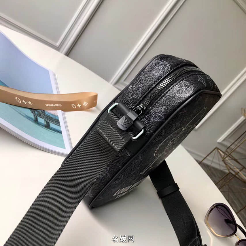 LV/路易威登18日本限定款Vivienne FOREVER太阳花图案单肩斜挎相机包M43677