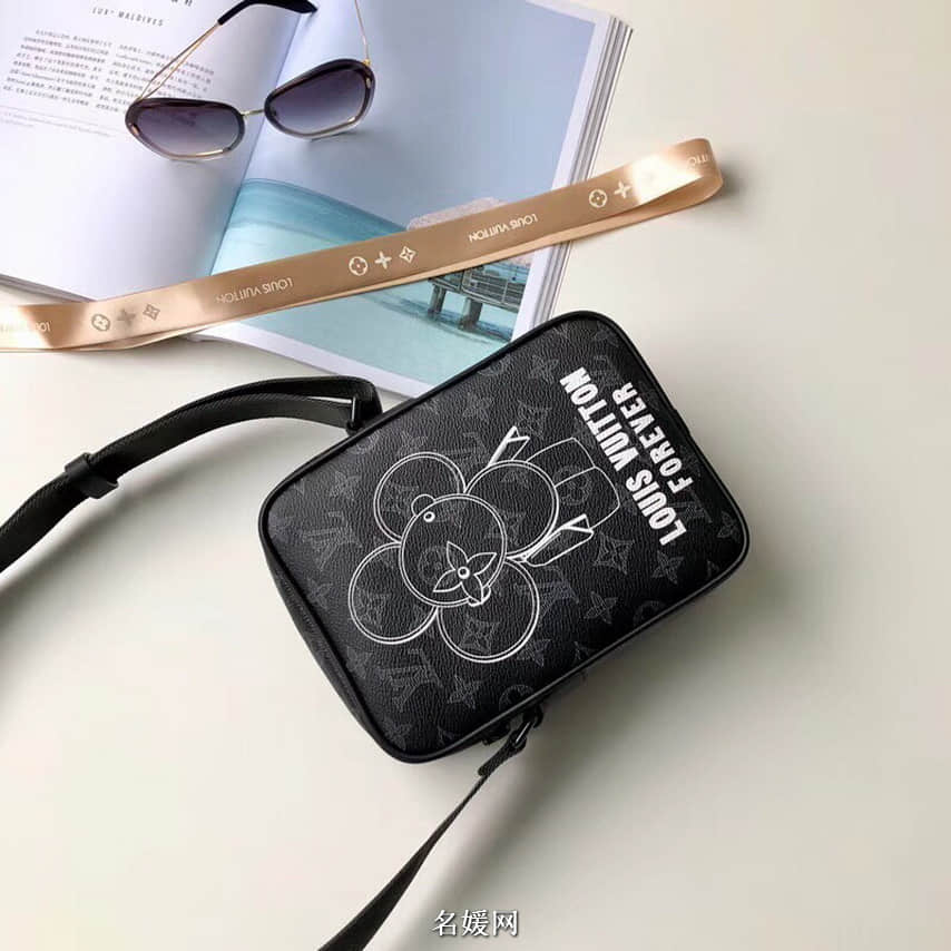 LV/路易威登18日本限定款Vivienne FOREVER太阳花图案单肩斜挎相机包M43677