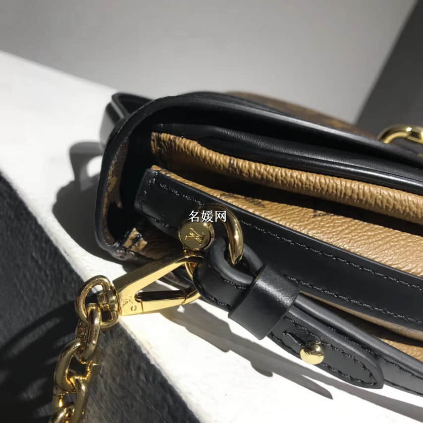 Louis Vuitton路易威登LV 挂锁饰Chantilly马鞍包M43645 M43590