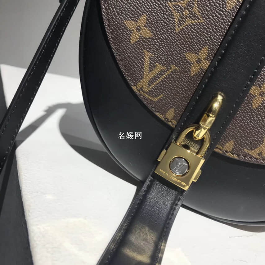 Louis Vuitton路易威登LV 挂锁饰Chantilly马鞍包M43645 M43590