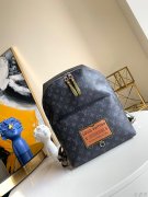 LV M45218 Discovery Backpack