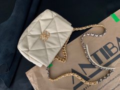Chanel香奈儿 19 Flap Bag AS1160小号26CM杏色