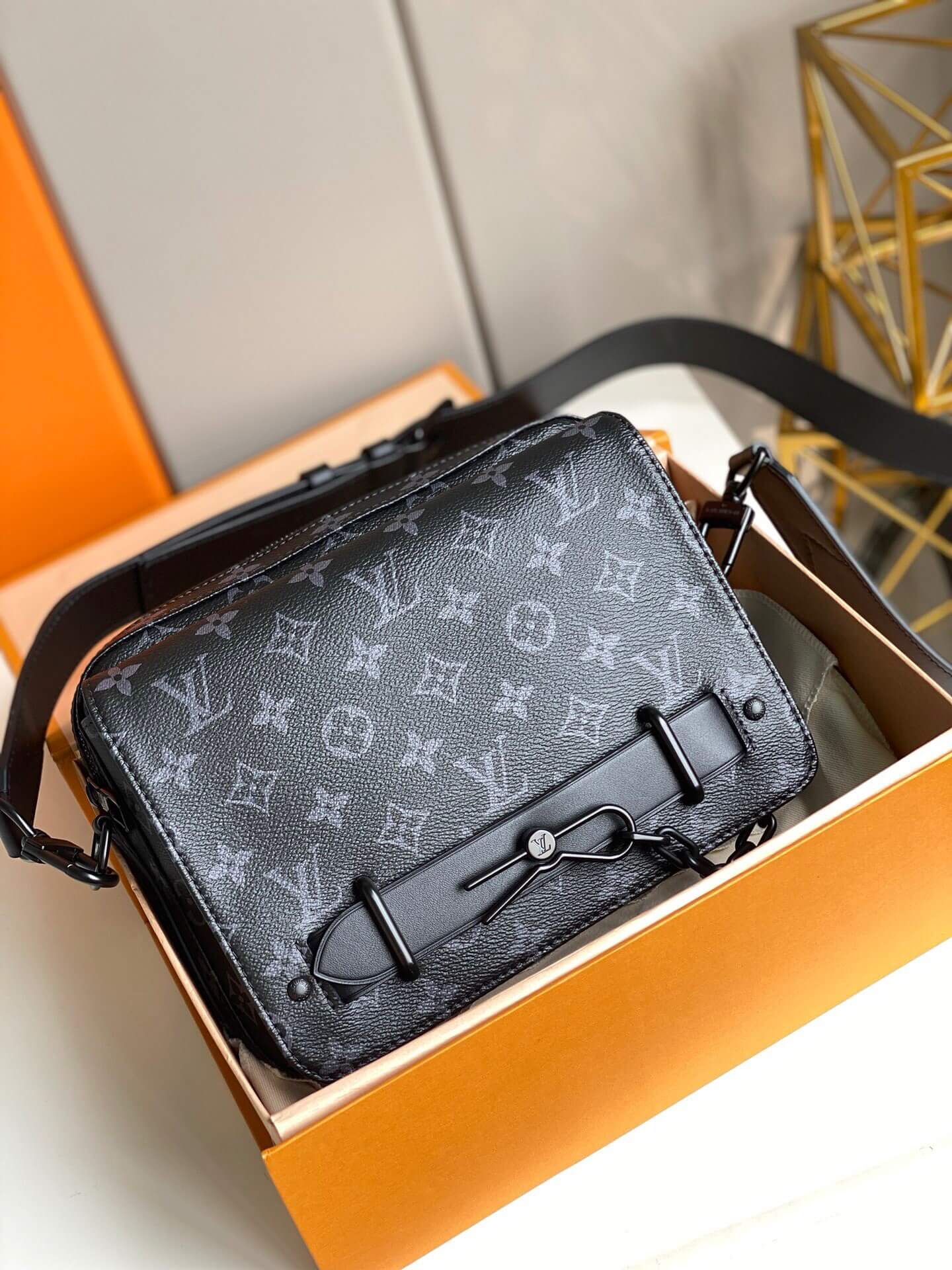 Louis Vuitton Steamer Messenger (SAC STEAMER MESSENGER, M45585)