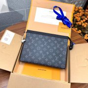 LV M61692 Monogram Eclipse Pochette Voyage手拿包