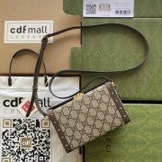 Gucci 675891 UKMDG 2570 饰超级双G图案邮差包