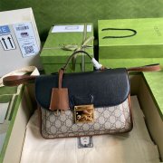 Gucci 675891 UKMDG 2570 饰超级双G图案邮差包