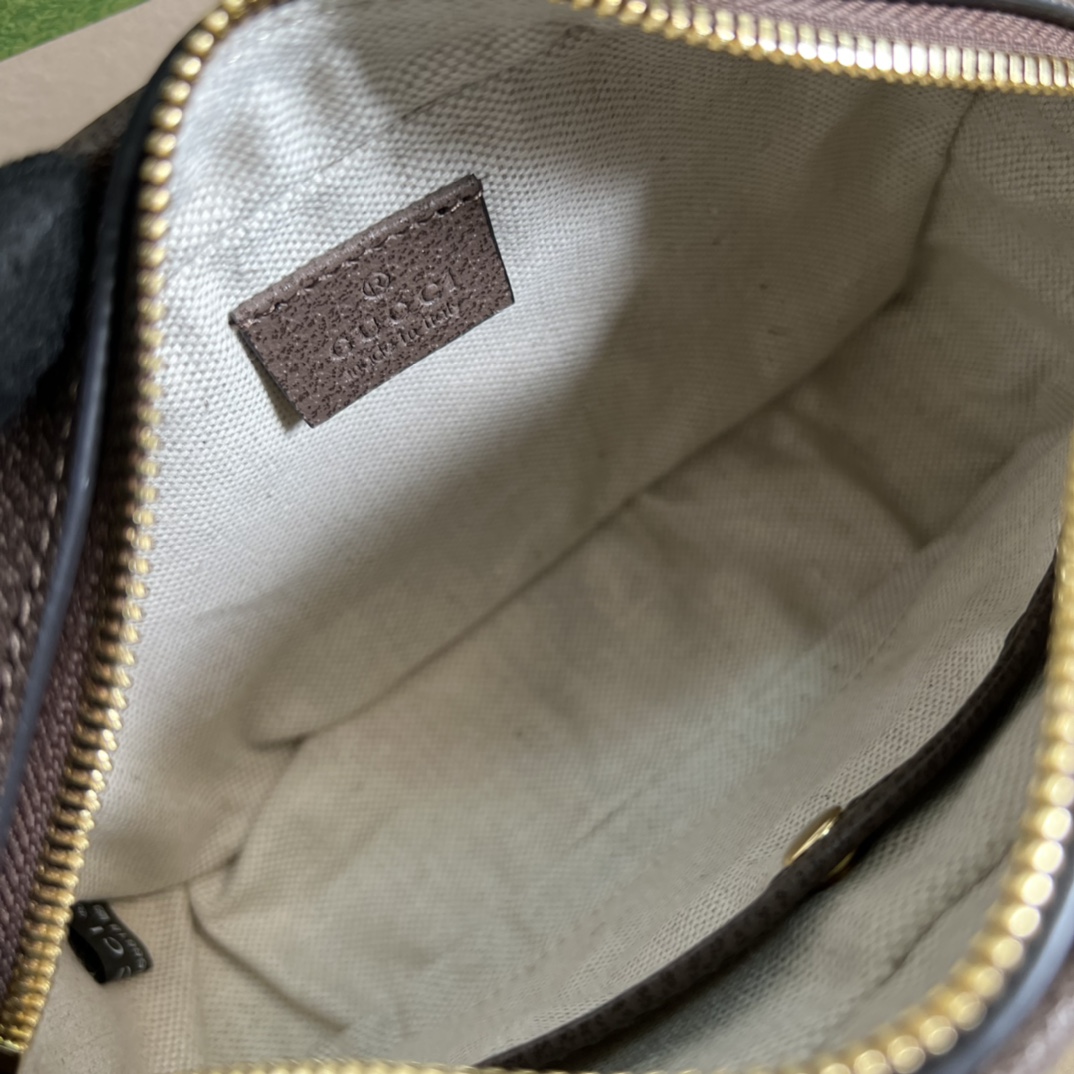 GUCCI古驰大G杏布肩背包696075