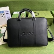 Gucci 674174 0E8JN 1000 饰Gucci标识商务包