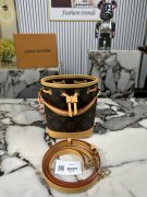 LV M81266 NANO NOÉ 手袋