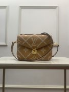 LV M46018 POCHETTE MÉTIS 手袋