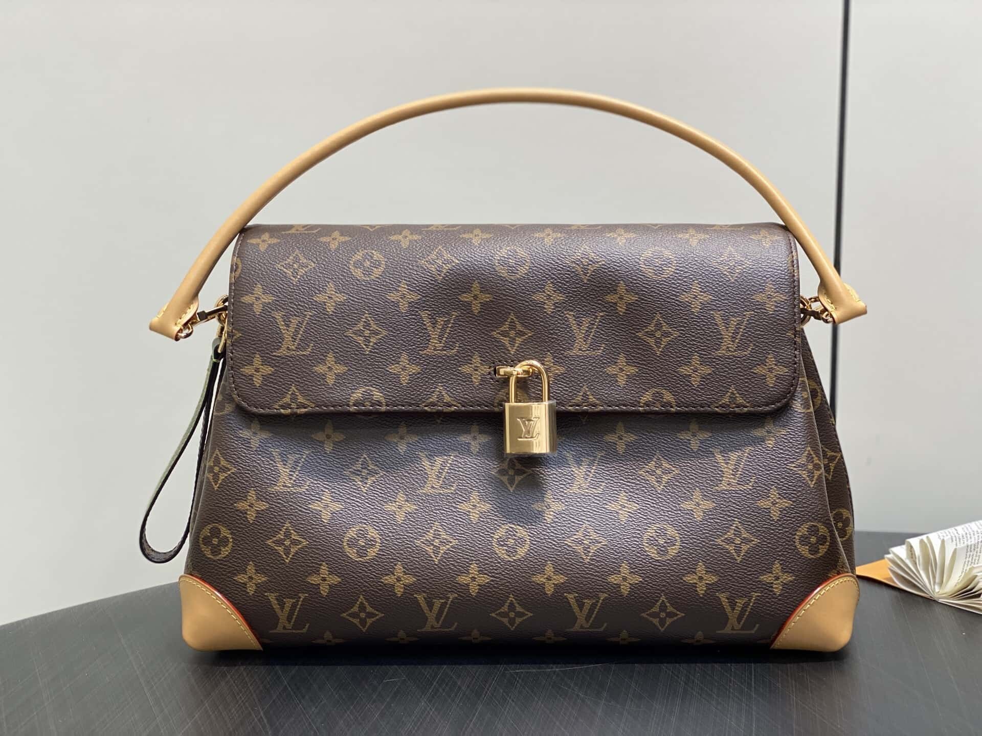 LV M14473老花 锁头包 HIDE AWAY 中号手袋