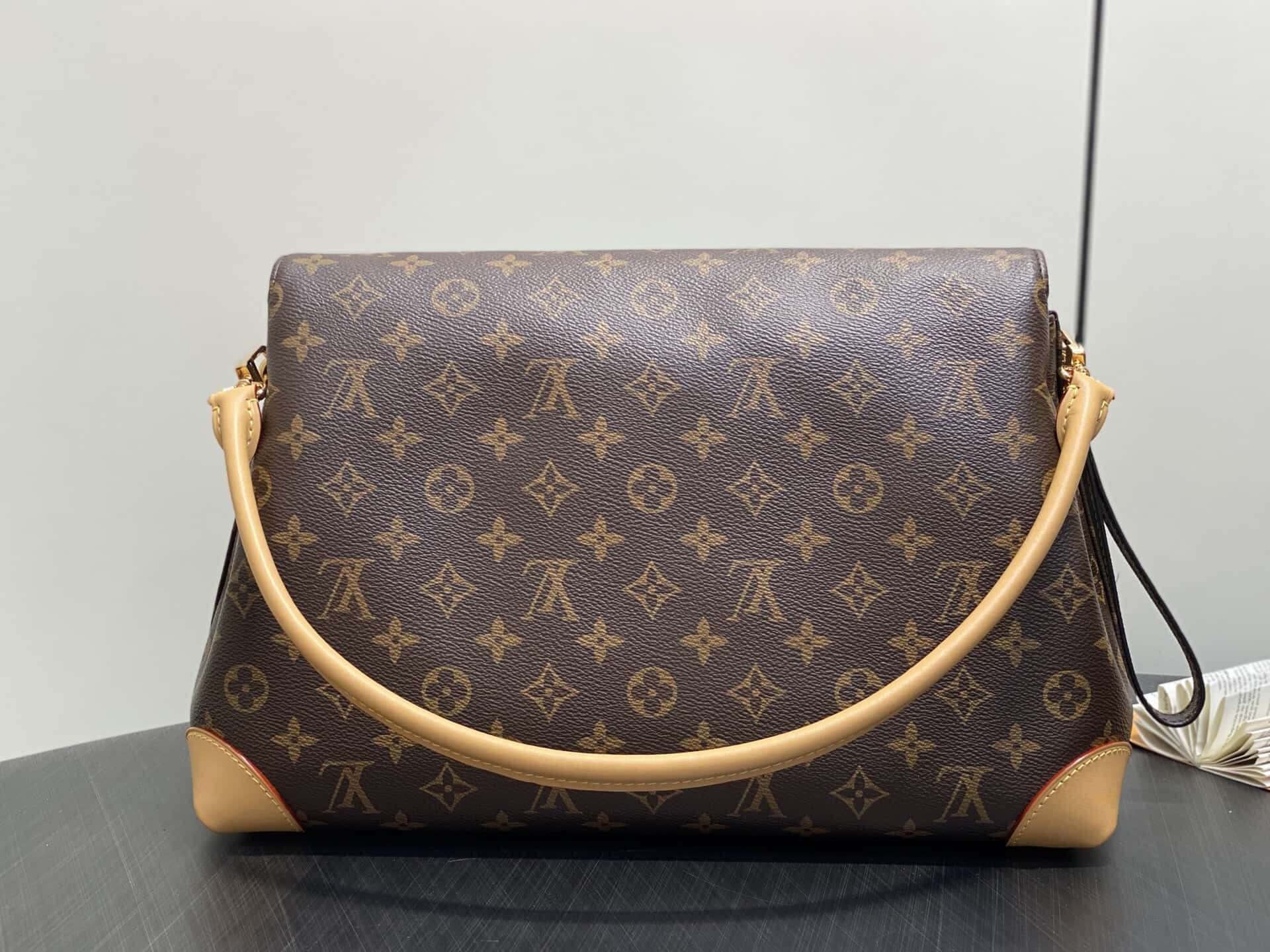 LV M14473老花 锁头包 HIDE AWAY 中号手袋