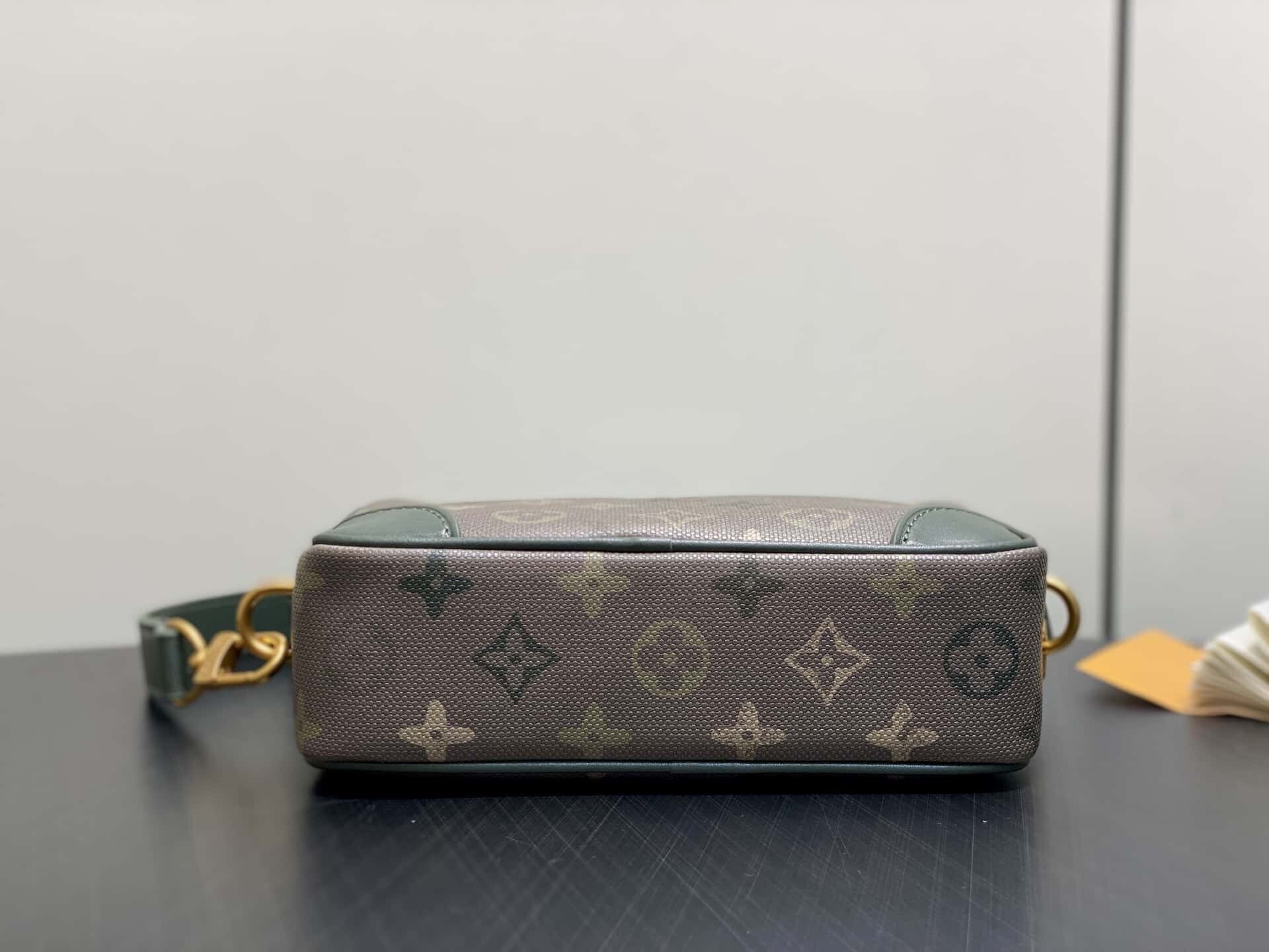 LV M26937军绿色 Trocadéro Wearable Wallet 邮差手袋
